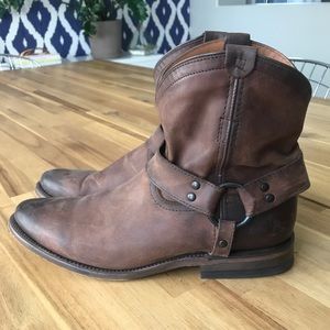 Frye Wyatt Harness Short Boot sz 8.5 booties